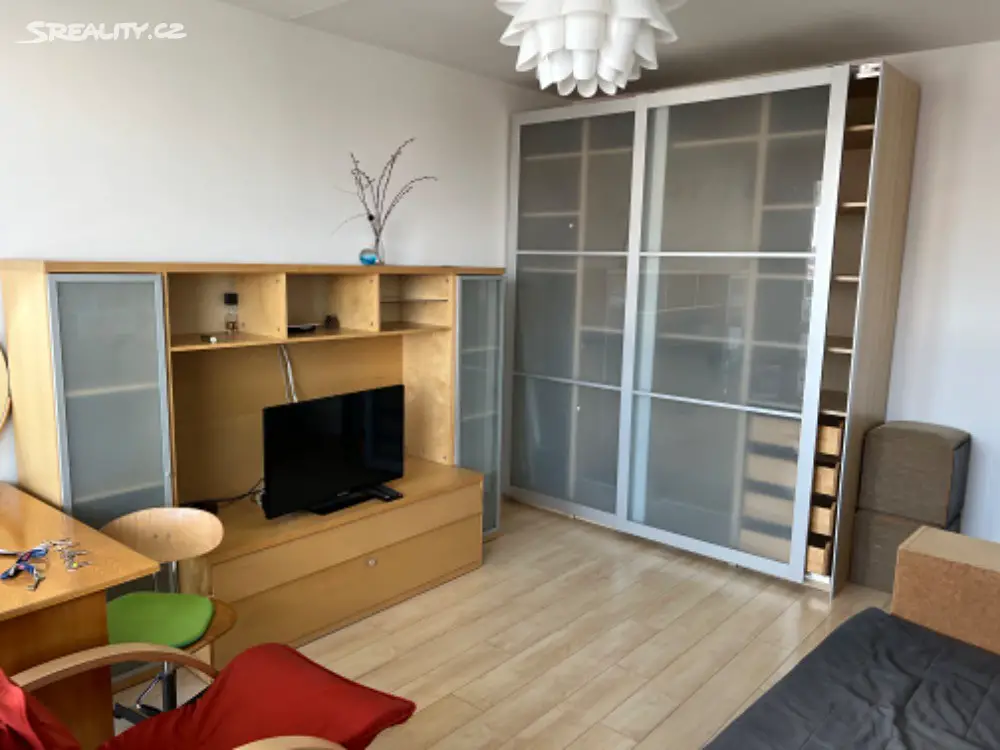 Pronájem bytu 1+kk 31 m², Děčínská, Kladno - Kročehlavy