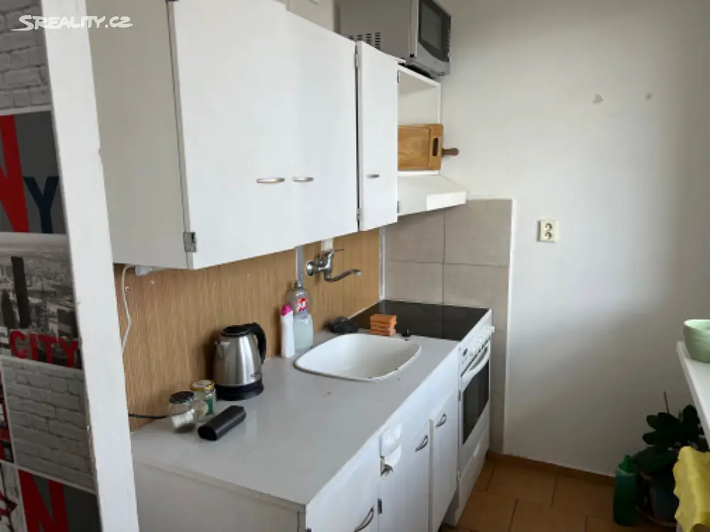 Pronájem bytu 1+kk 31 m², Děčínská, Kladno - Kročehlavy