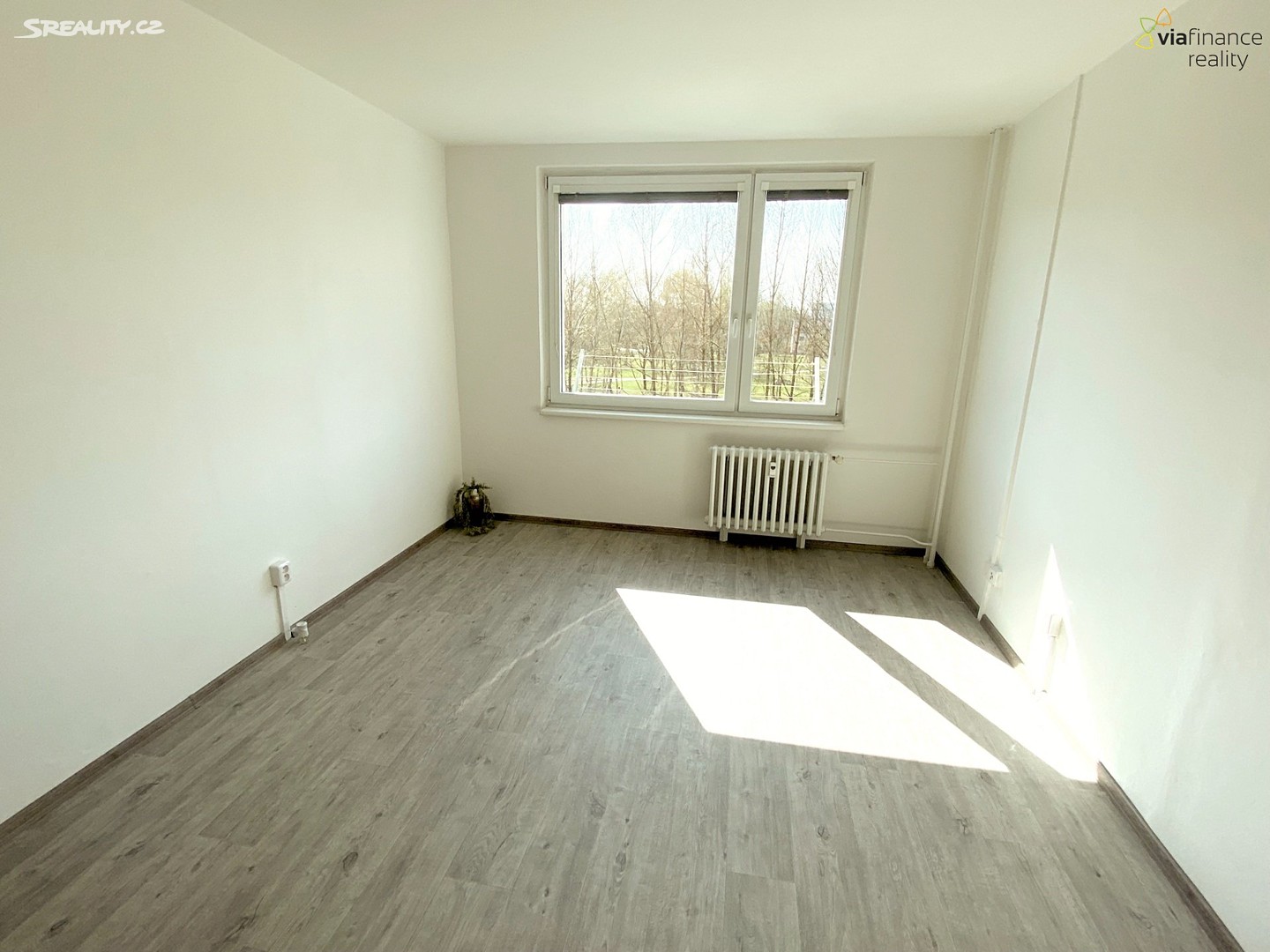 Pronájem bytu 1+kk 28 m², třída Edvarda Beneše, Hradec Králové - Nový Hradec Králové