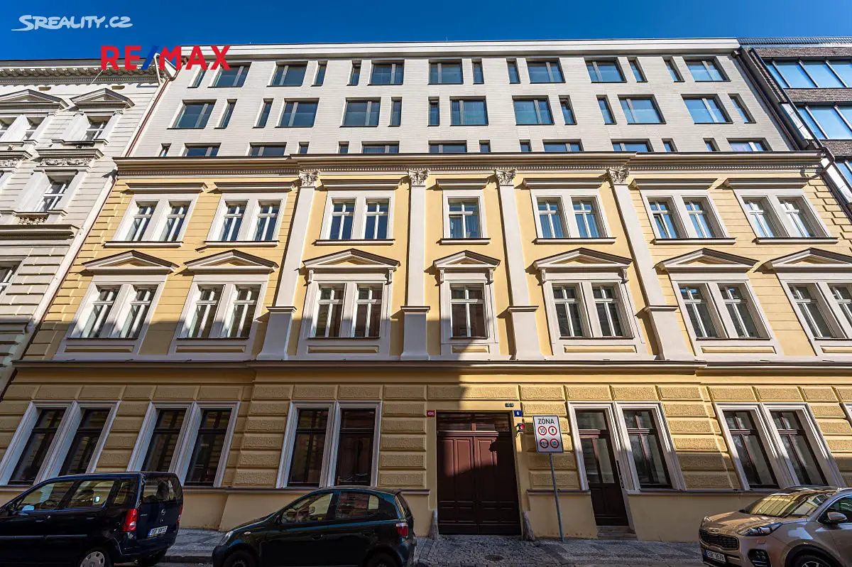 Prodej bytu 1+kk 54 m², Na Valentince, Praha 5 - Smíchov
