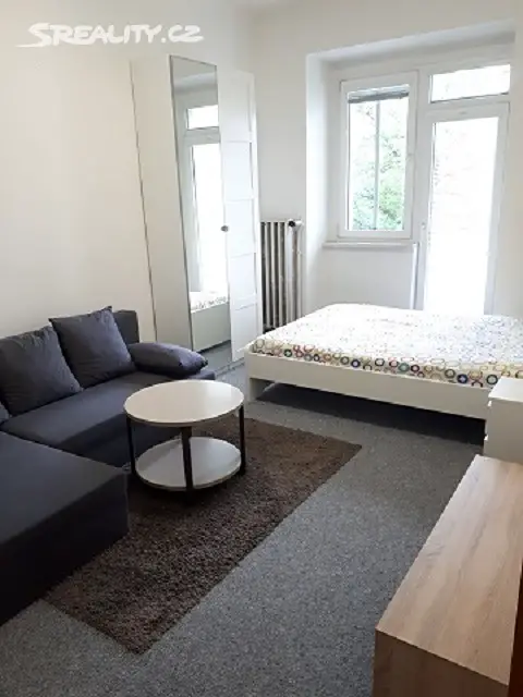 Pronájem bytu 1+kk 30 m², 28. pluku, Praha 10 - Vršovice