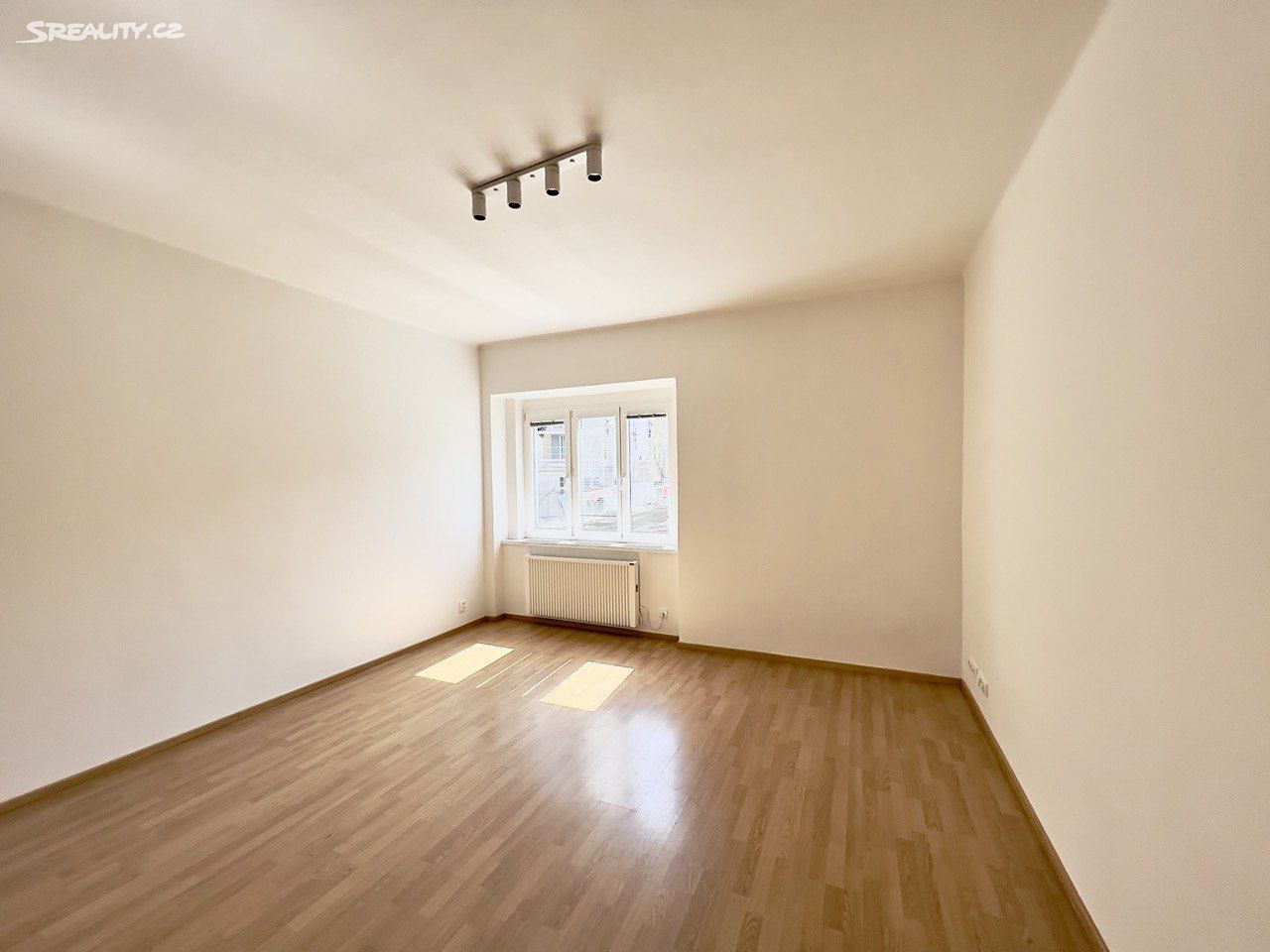 Pronájem bytu 1+kk 30 m², Hodonínská, Praha 4 - Michle