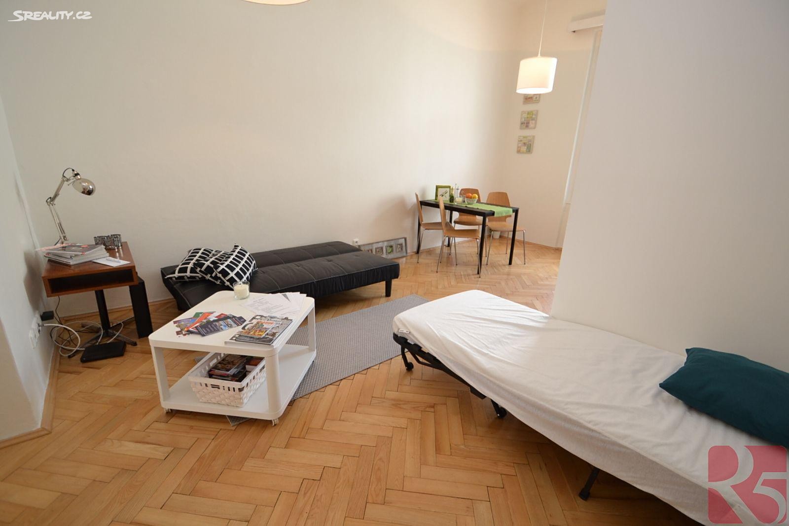 Pronájem bytu 2+kk 60 m², V tůních, Praha 2 - Nové Město