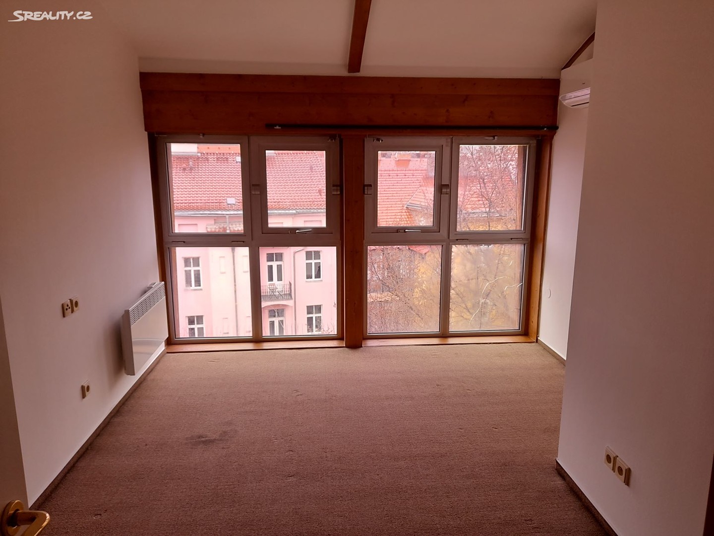 Pronájem bytu 3+1 153 m² (Mezonet), Hořejší nábřeží, Praha 5 - Smíchov