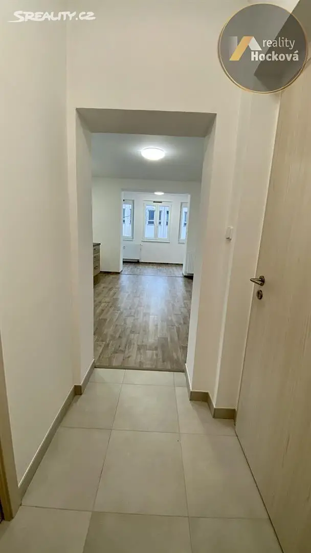Pronájem bytu 1+kk 32 m², J. V. Sládka, Kladno - Dubí