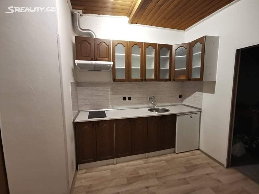 Pronájem bytu 2+kk 40 m² (Podkrovní), Krolmusova, Praha 6 - Řepy