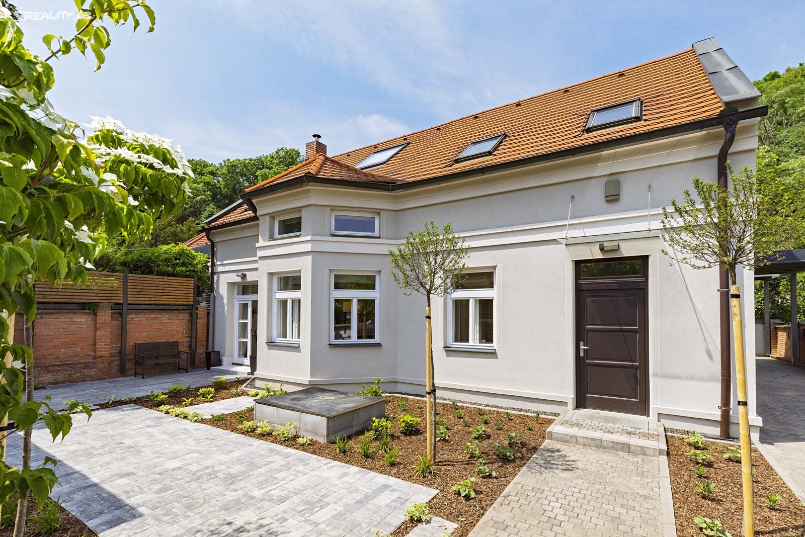 Pronájem  rodinného domu 230 m², pozemek 300 m², V Šáreckém údolí, Praha 6 - Dejvice