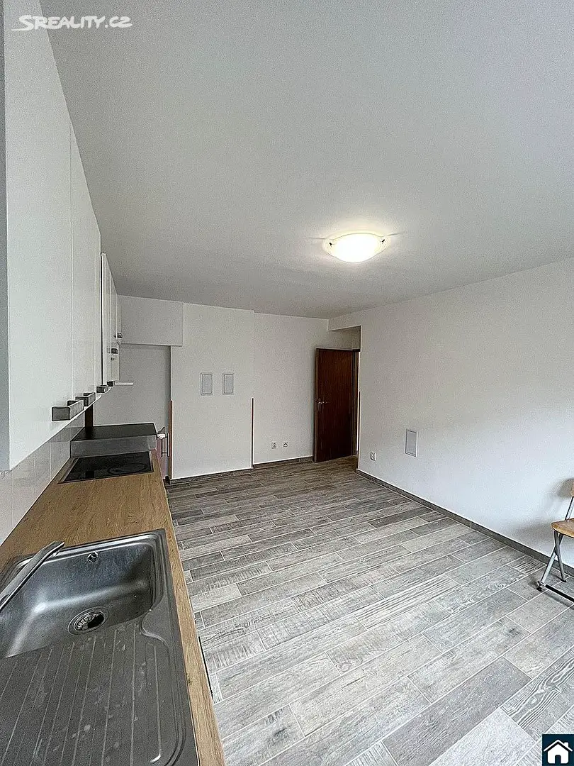 Pronájem bytu 1+1 39 m², Větrná, Praha 8 - Čimice