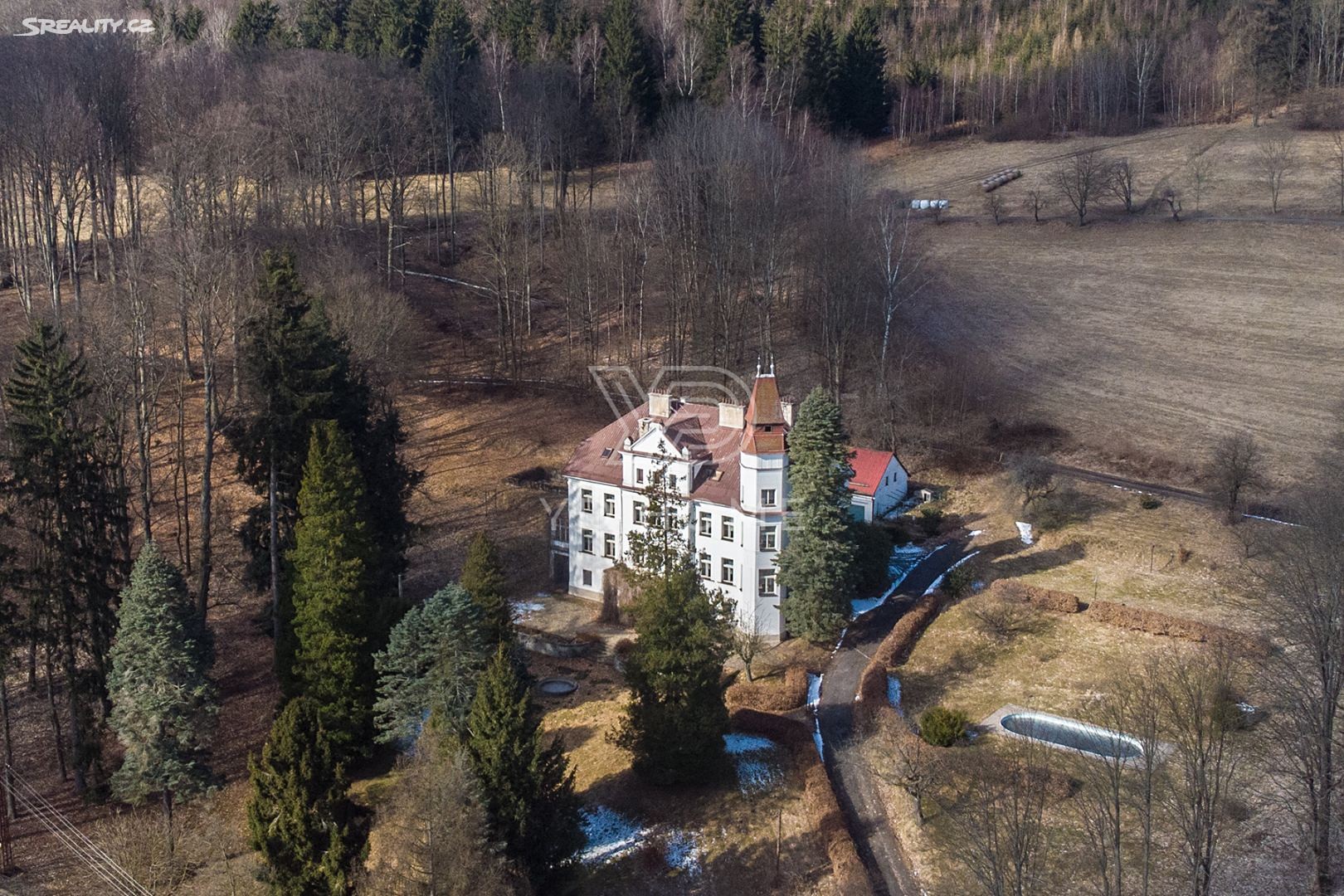Prodej  vily 1 300 m², pozemek 7 076 m², Cvikov, okres Česká Lípa
