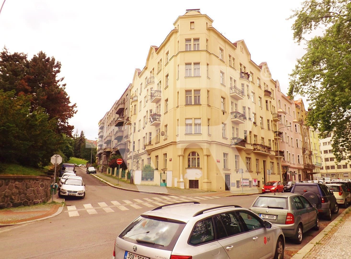 Pronájem bytu 1+1 50 m², náměstí Generála Kutlvašra, Praha 4 - Nusle