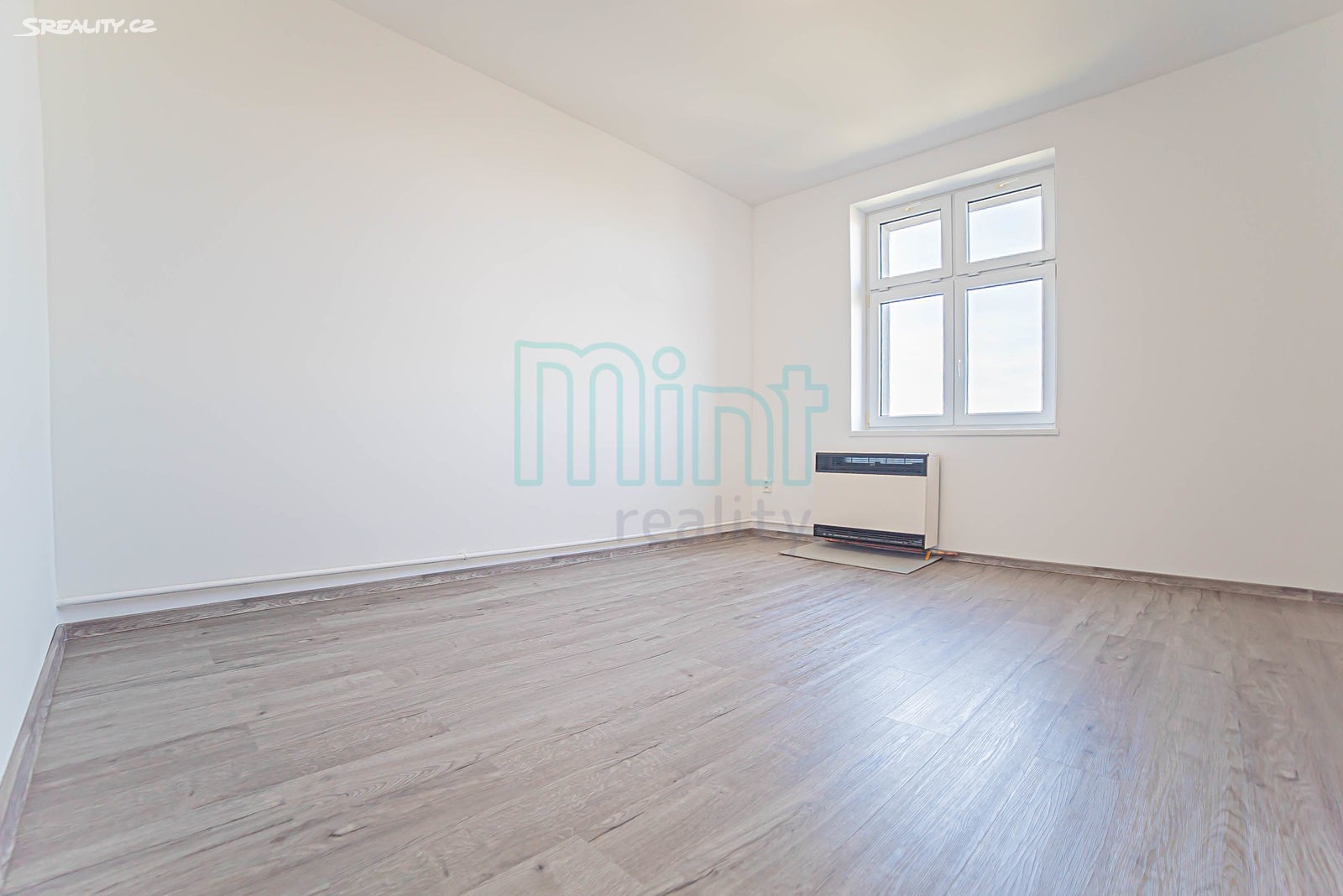 Pronájem bytu 1+kk 25 m², Korunní, Ostrava - Mariánské Hory