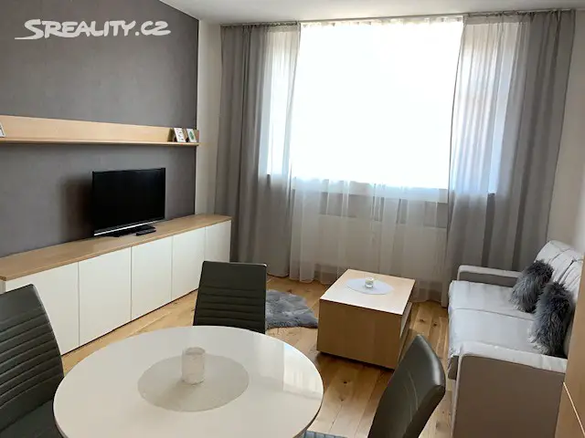 Pronájem bytu 1+kk 39 m², Smetanovo náměstí, Pardubice - Zelené Předměstí