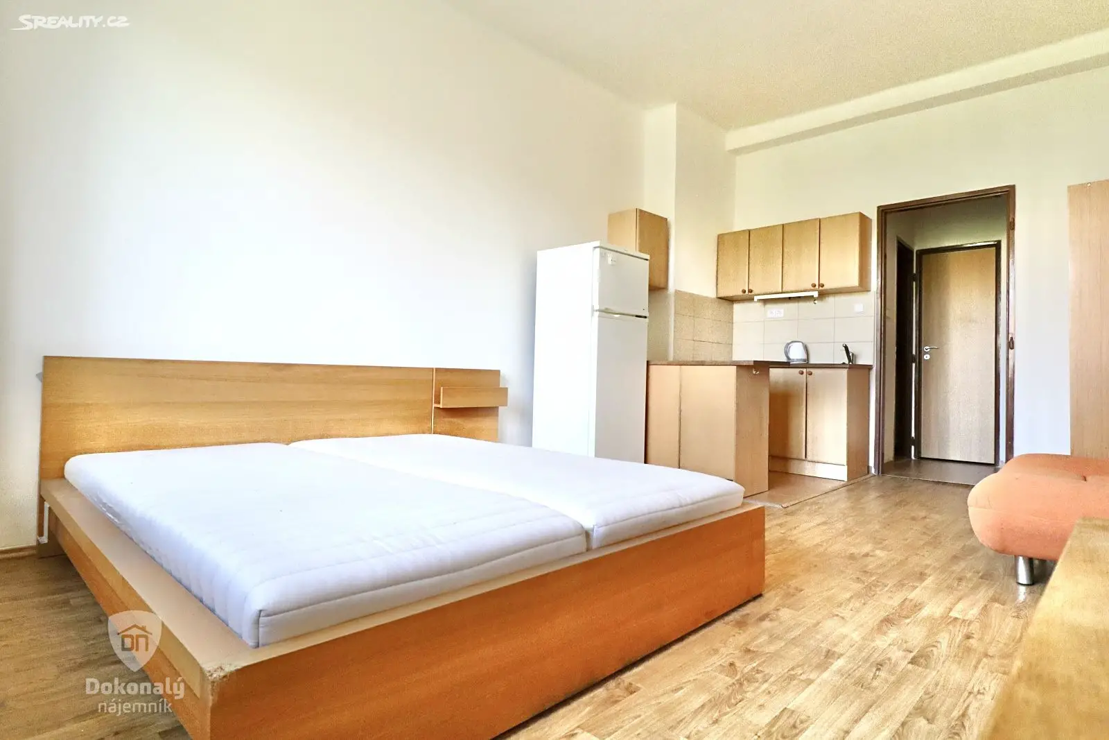 Pronájem bytu 1+kk 29 m², 28. pluku, Praha 10 - Vršovice