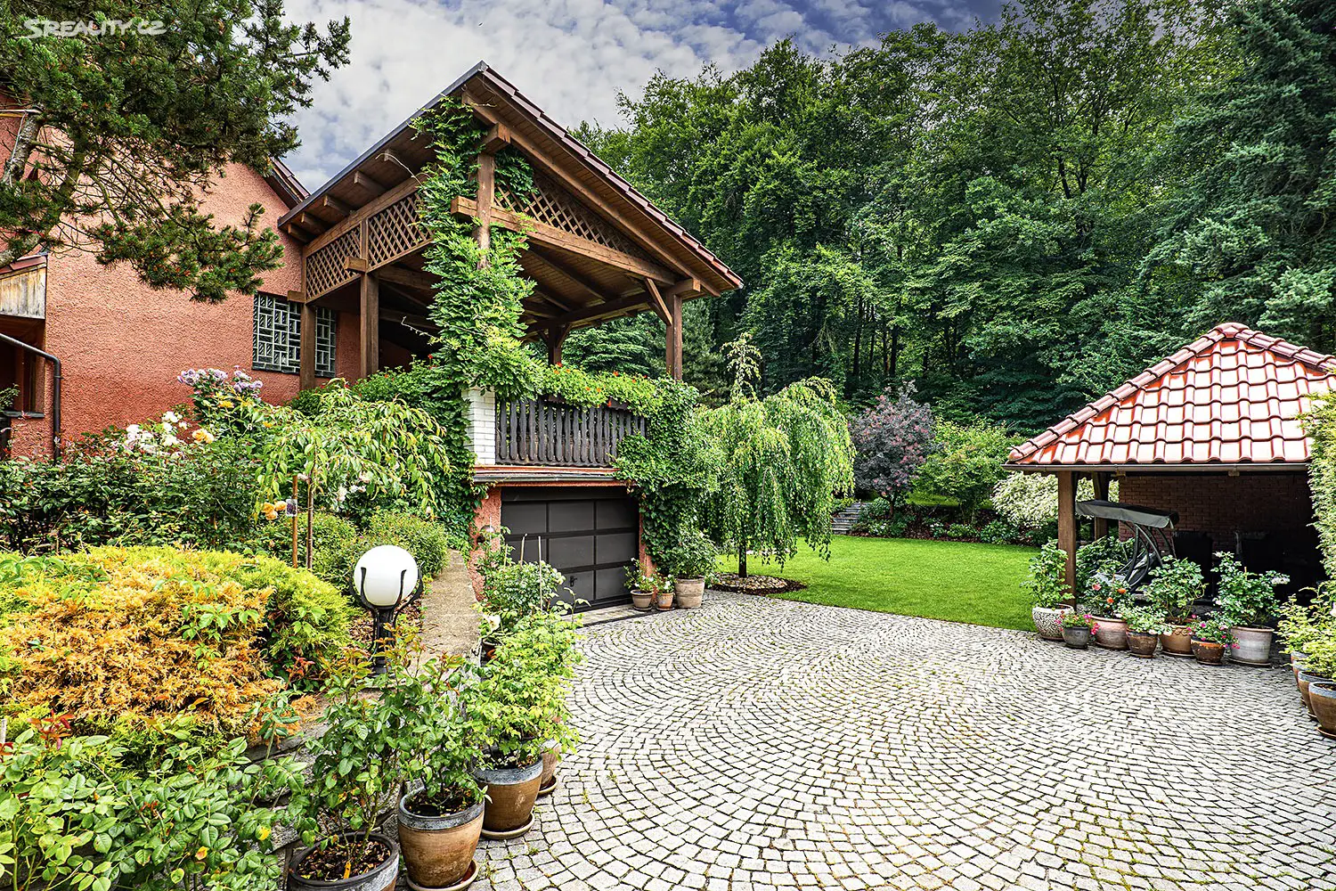 Prodej  rodinného domu 237 m², pozemek 1 045 m², Dolany, okres Olomouc