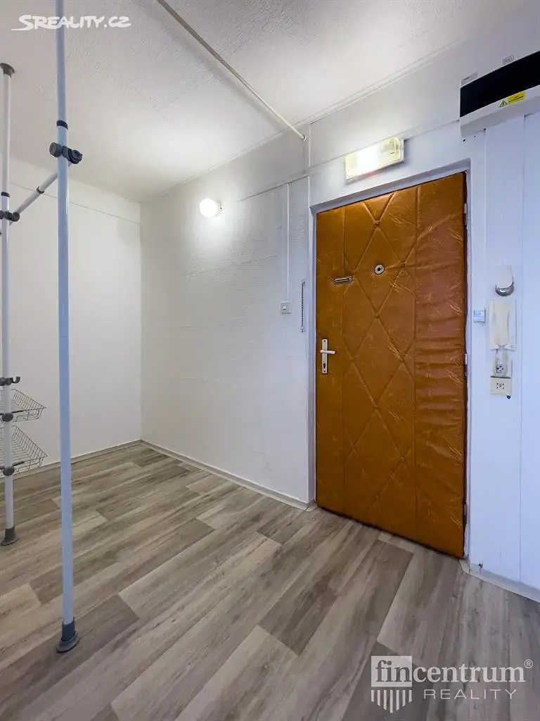 Pronájem bytu 1+1 36 m², Luďka Matury, Pardubice - Studánka