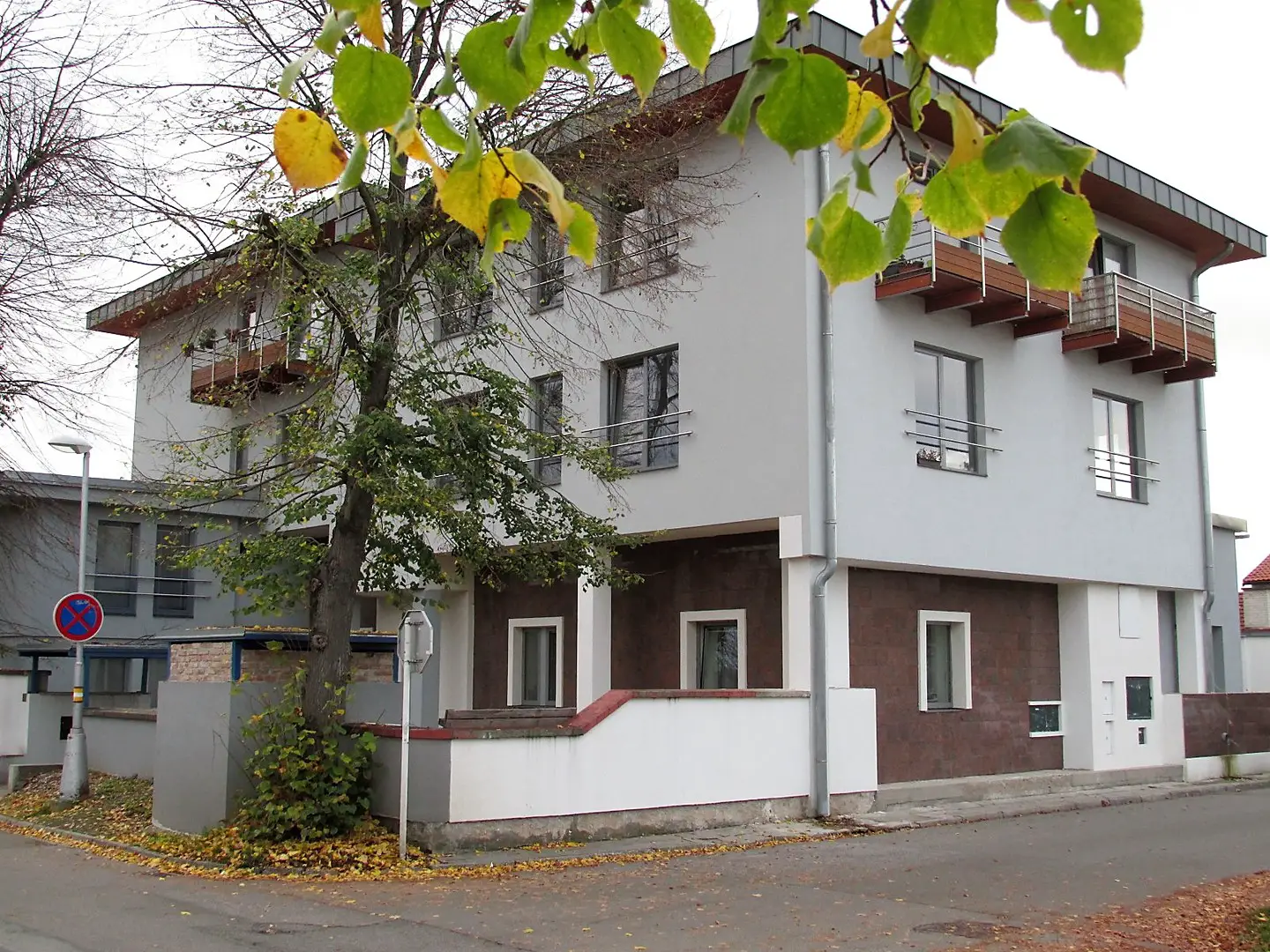 Pronájem bytu 2+kk 55 m², Na Hrázce, Hradec Králové