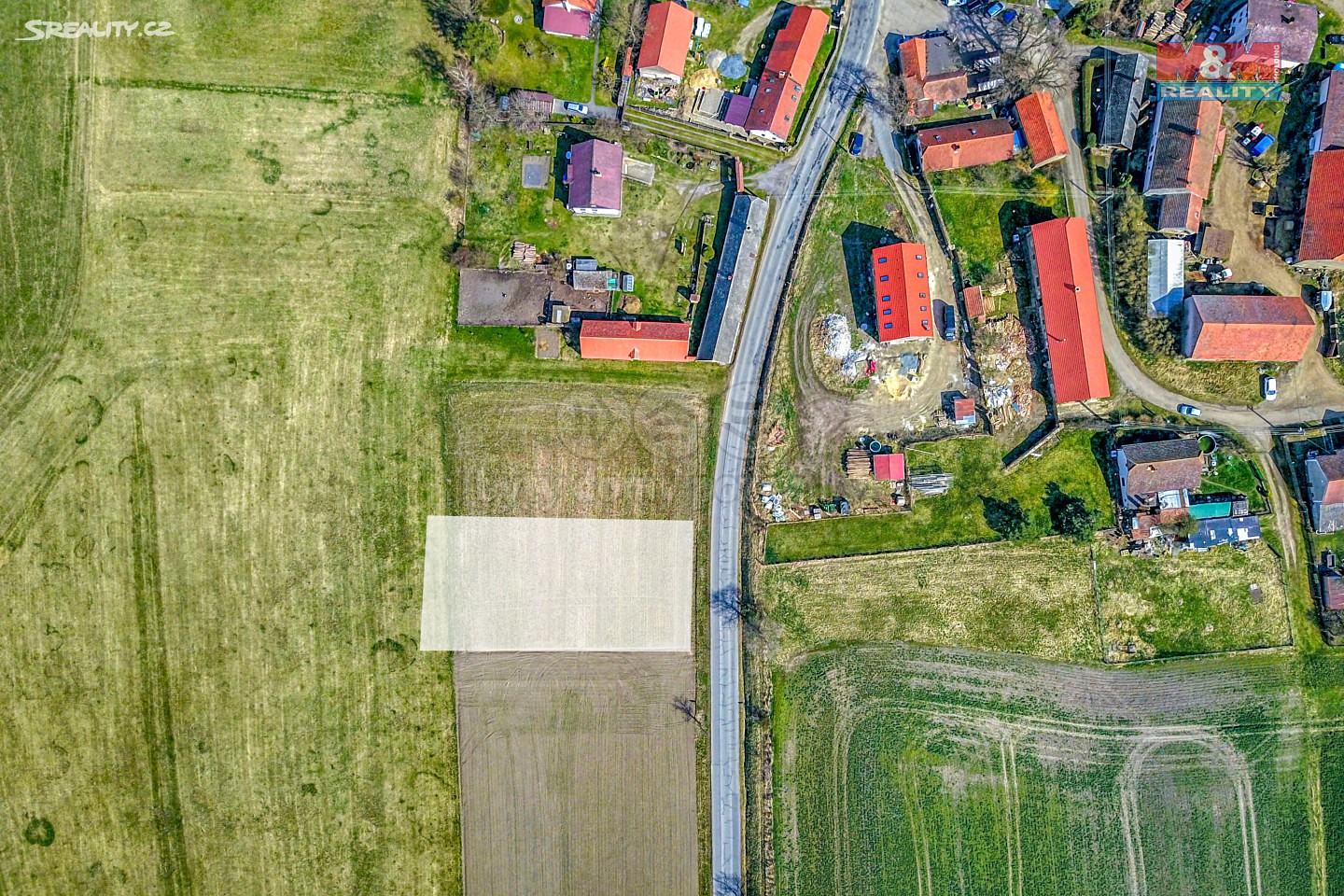 Prodej  stavebního pozemku 1 736 m², Lážovice, okres Beroun