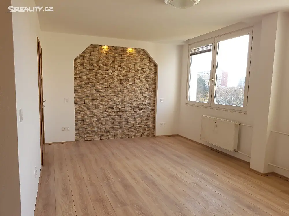 Pronájem bytu 1+kk 32 m², Akátová, Praha 8 - Kobylisy