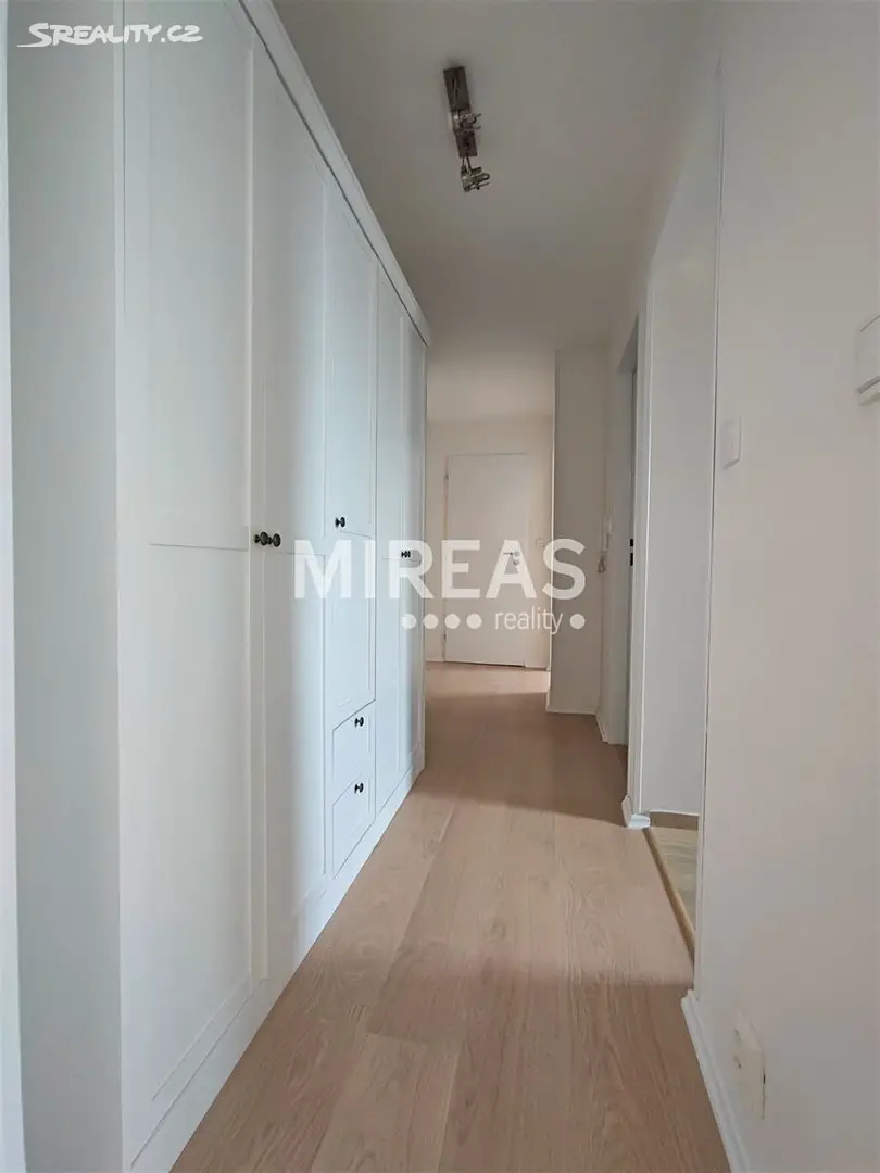 Pronájem bytu 2+1 42 m², Mírová, Milovice