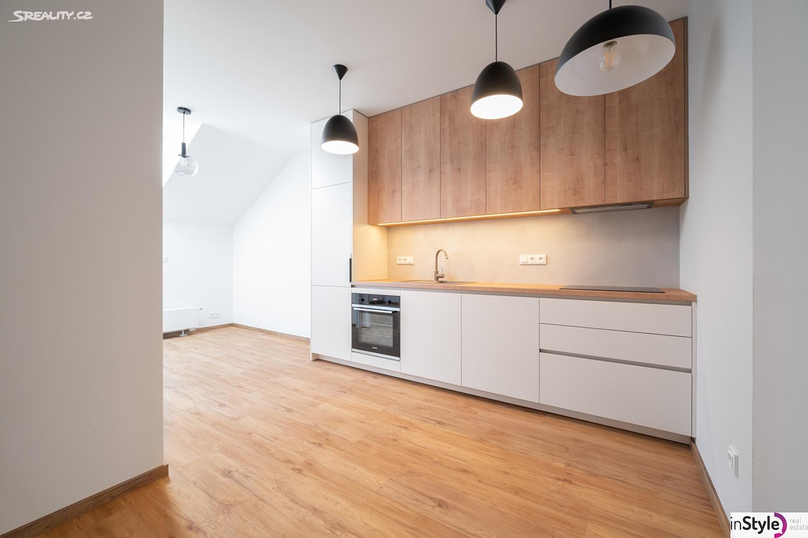 Pronájem bytu 2+kk 38 m² (Podkrovní), Mariánské náměstí, Uherské Hradiště