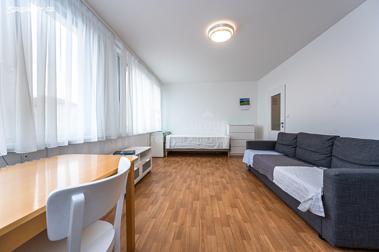 Pronájem bytu 1+kk 34 m², Běchorská, Praha 9 - Horní Počernice
