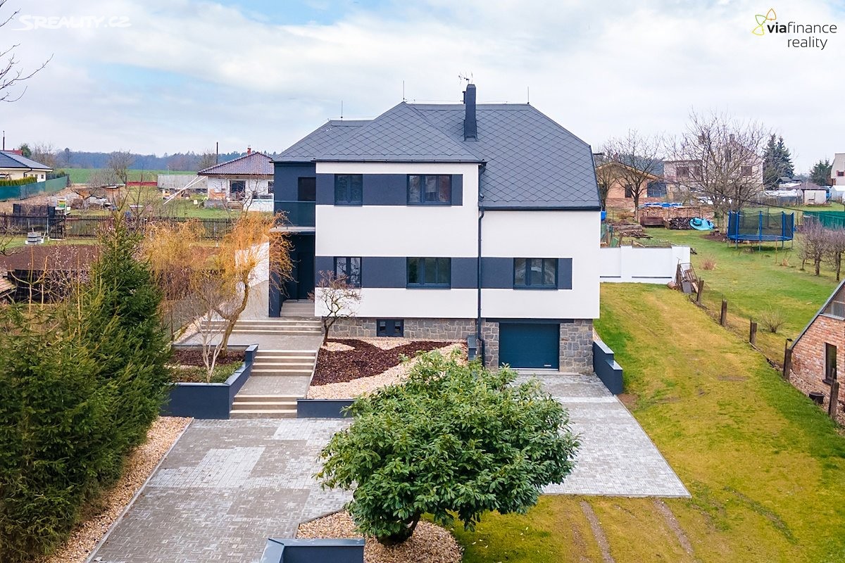 Prodej  rodinného domu 200 m², pozemek 806 m², Stojice, okres Pardubice