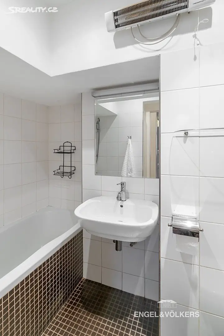 Pronájem bytu 1+1 35 m², Plzeňská, Praha 5 - Smíchov