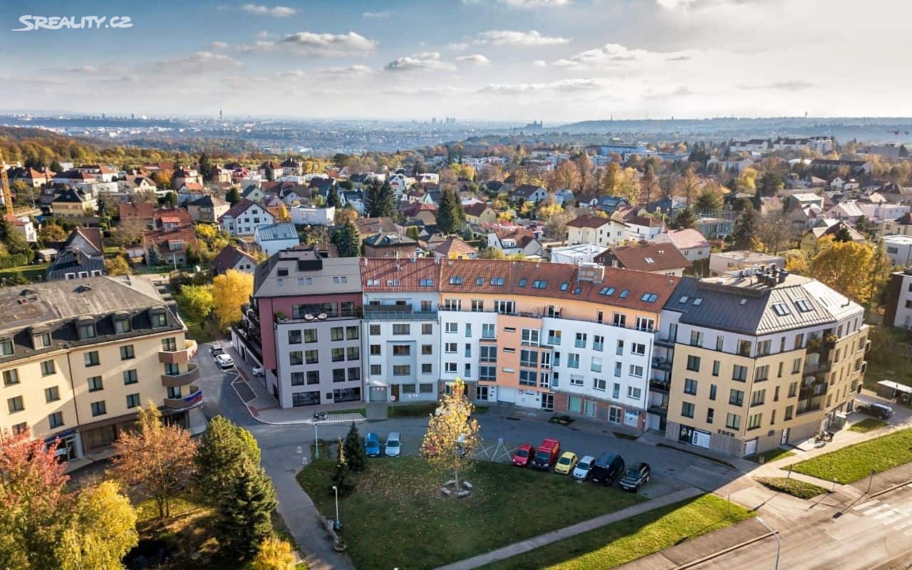 Prodej bytu 6 pokojů a více 271 m², Suchdolské náměstí, Praha 6 - Suchdol