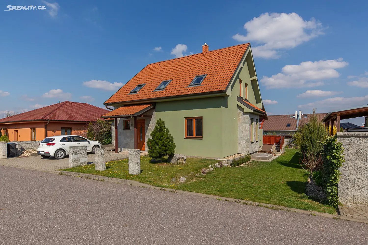 Prodej  rodinného domu 220 m², pozemek 803 m², Pálavská, Suchohrdly