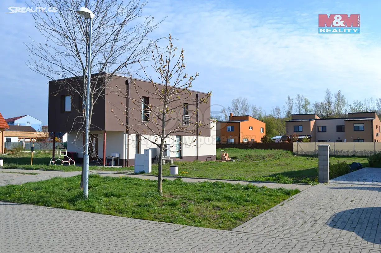 Prodej  stavebního pozemku 497 m², Tyršova, Milovice - Mladá