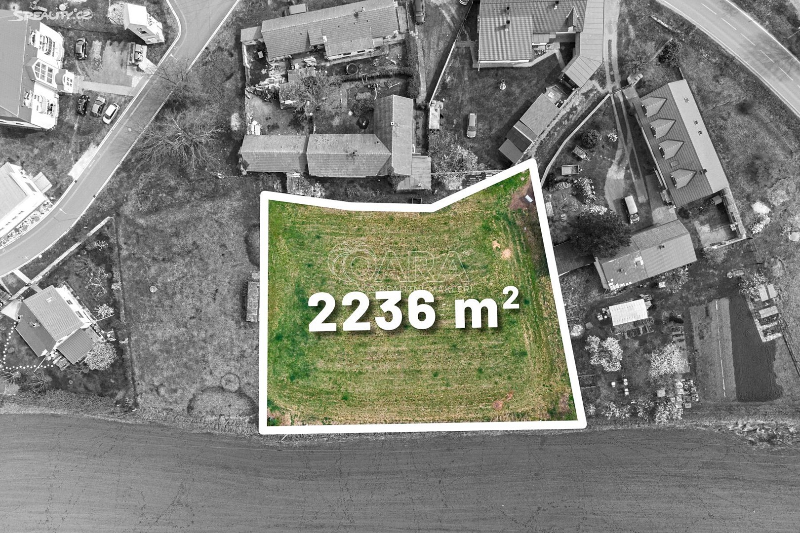 Prodej  stavebního pozemku 2 236 m², Nymburská, Zvěřínek