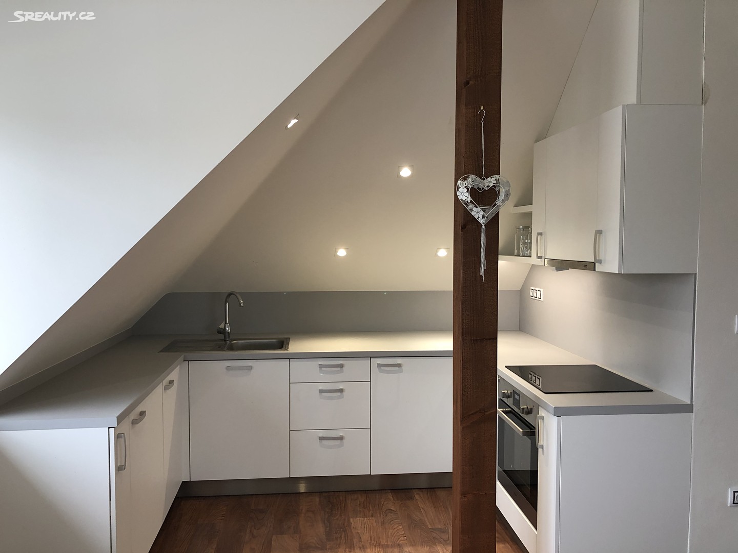 Pronájem bytu 2+kk 68 m² (Podkrovní), tř. Míru, Olomouc - Neředín