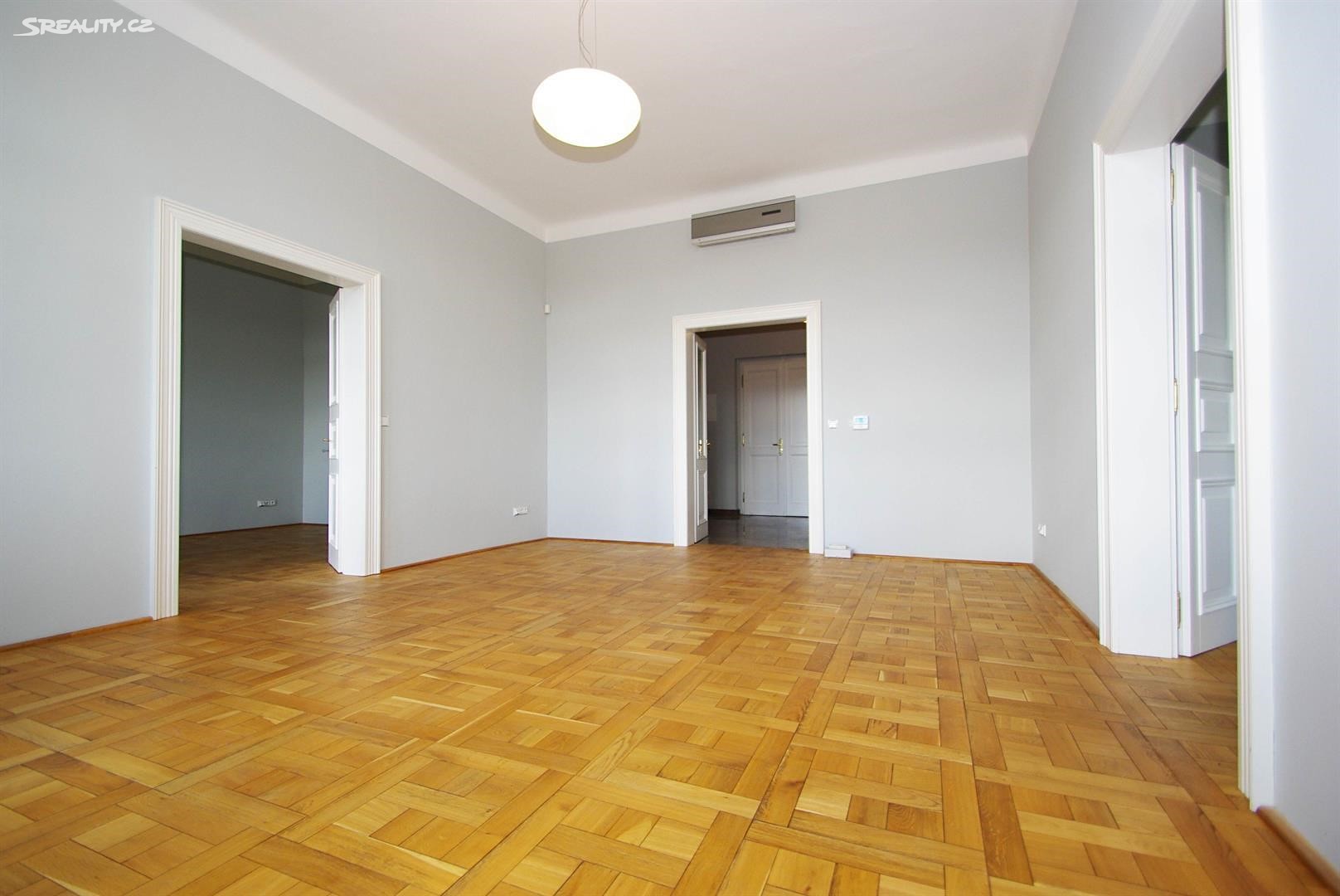 Pronájem bytu 4+1 150 m², náměstí Kinských, Praha 5 - Malá Strana