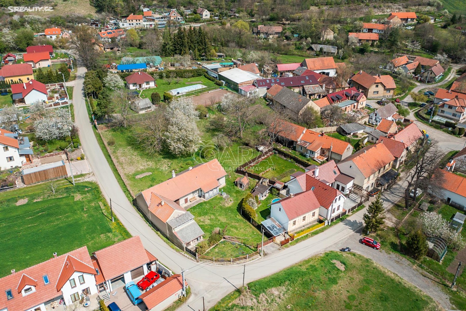 Prodej  rodinného domu 200 m², pozemek 2 914 m², Karlštejnská, Liteň - Běleč