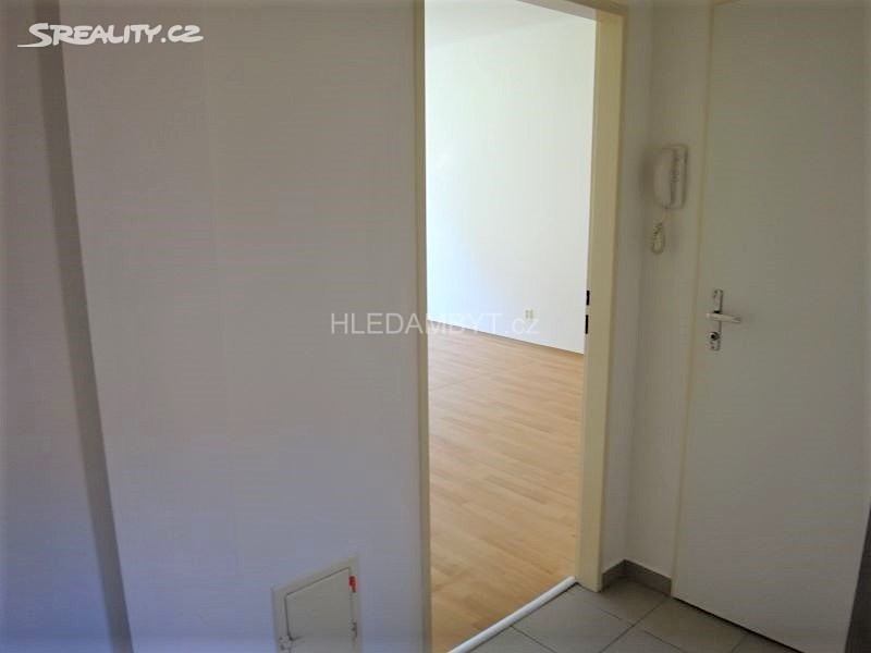 Pronájem bytu 1+kk 25 m², Novovysočanská, Praha 9 - Vysočany