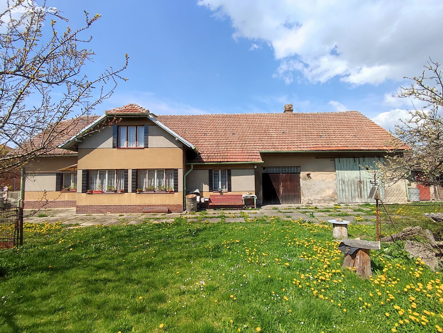 Prodej  rodinného domu 189 m², pozemek 2 072 m², Hlušice - Hlušičky, okres Hradec Králové