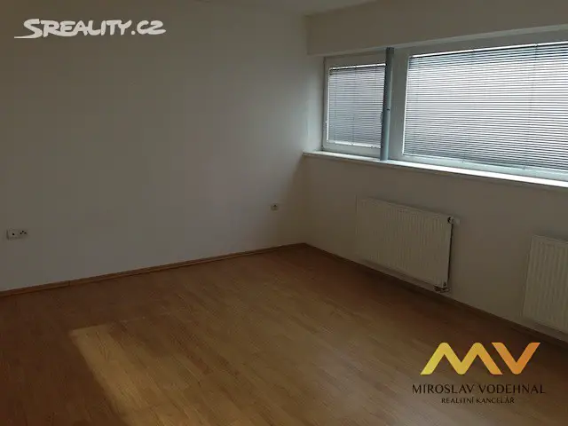 Pronájem bytu 1+kk 35 m², Vysoká nad Labem, okres Hradec Králové
