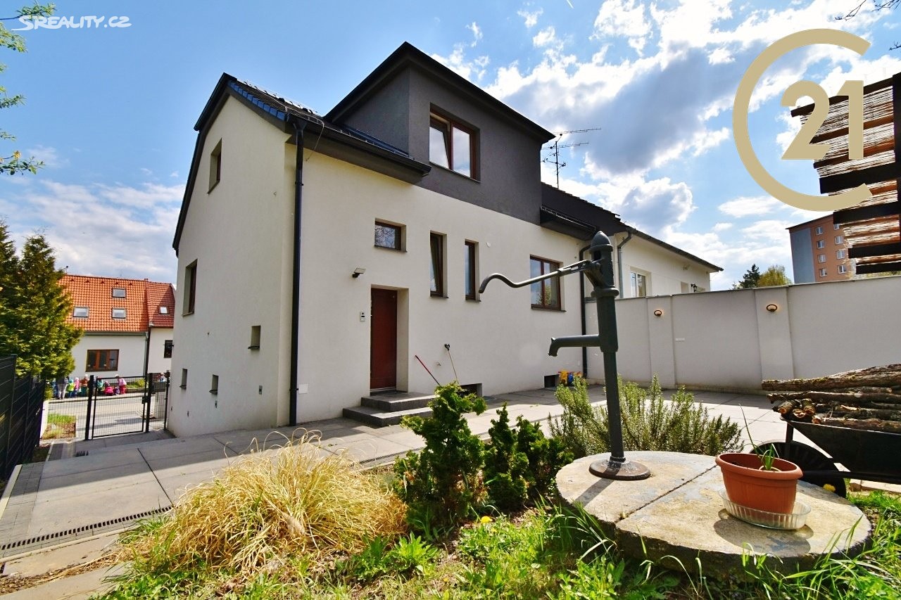Pronájem  rodinného domu 300 m², pozemek 1 677 m², Větrná, Brno - Bystrc