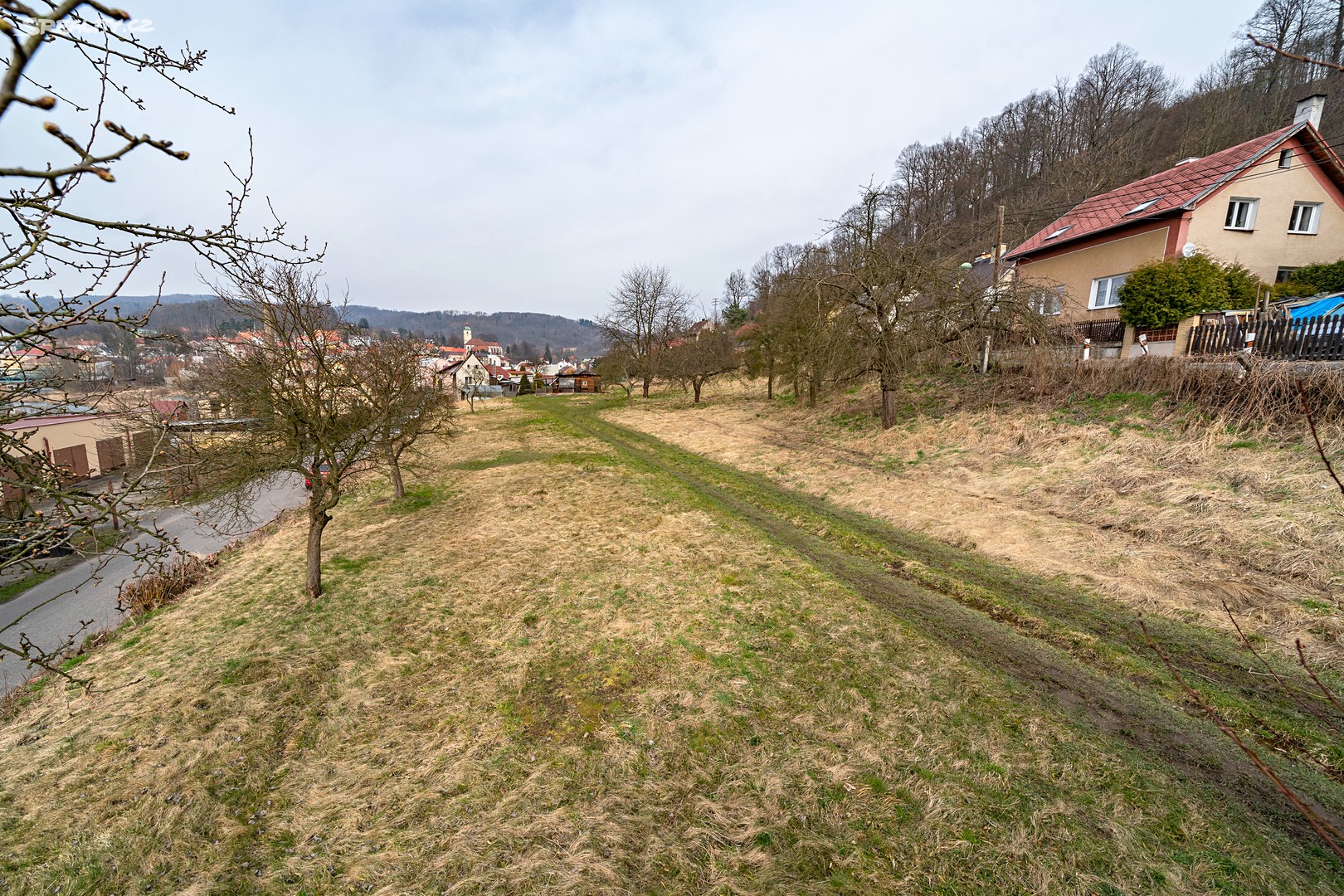 Prodej  stavebního pozemku 1 261 m², Boženy Němcové, Benešov nad Ploučnicí