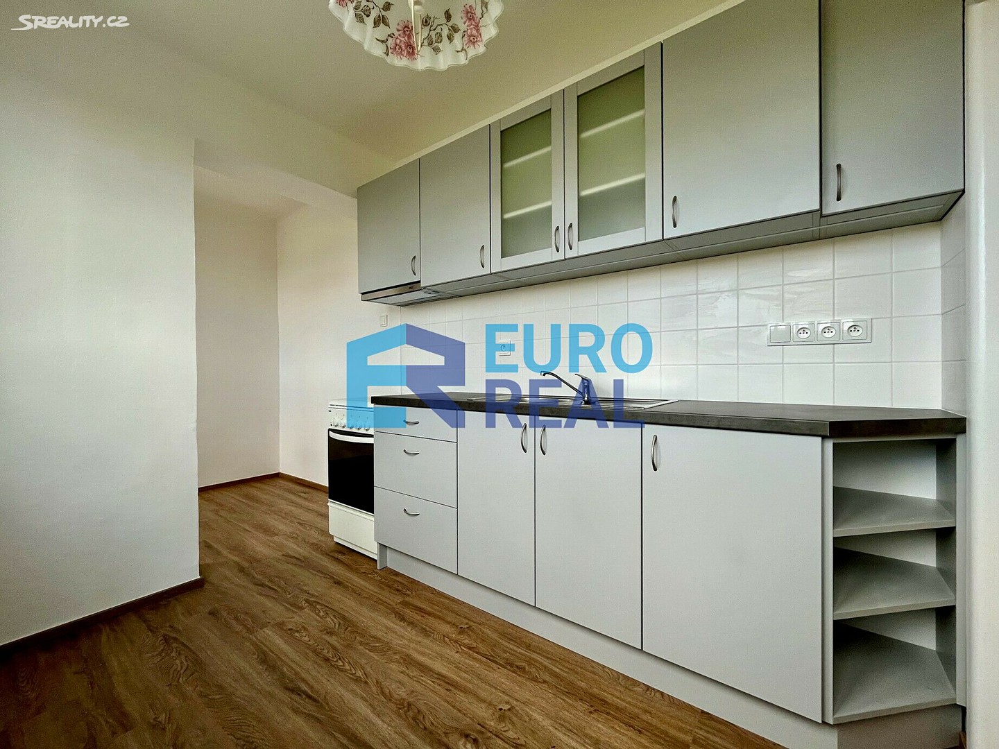 Prodej bytu 2+1 45 m², U zastávky, Praha 4 - Modřany