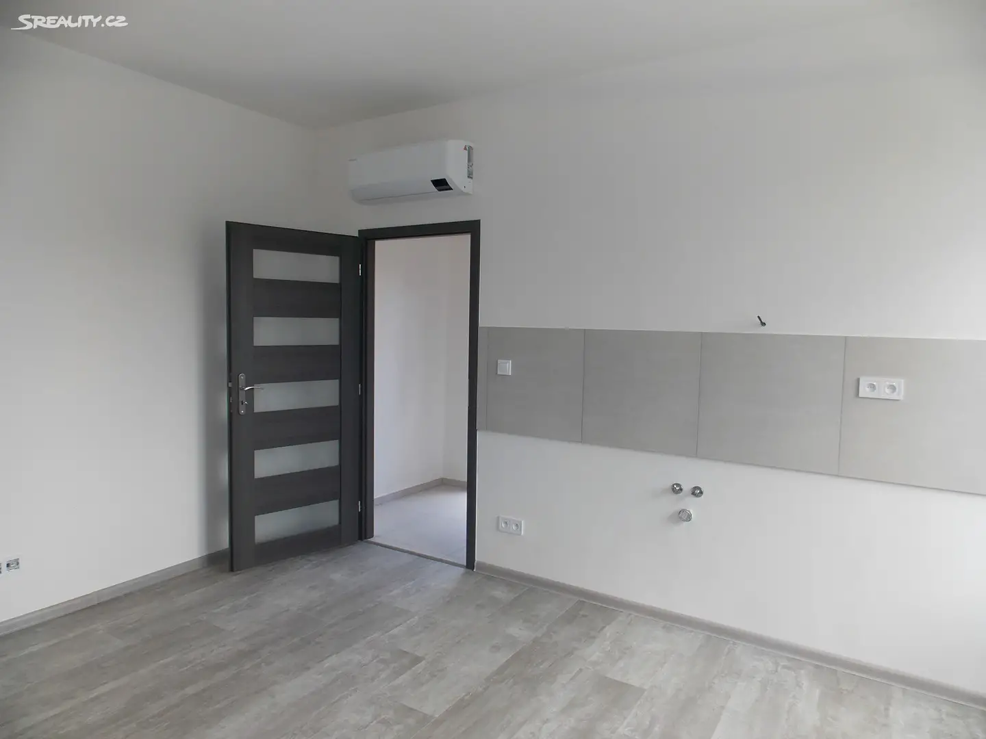 Prodej bytu 1+kk 24 m², Rumunská, Pardubice - Studánka