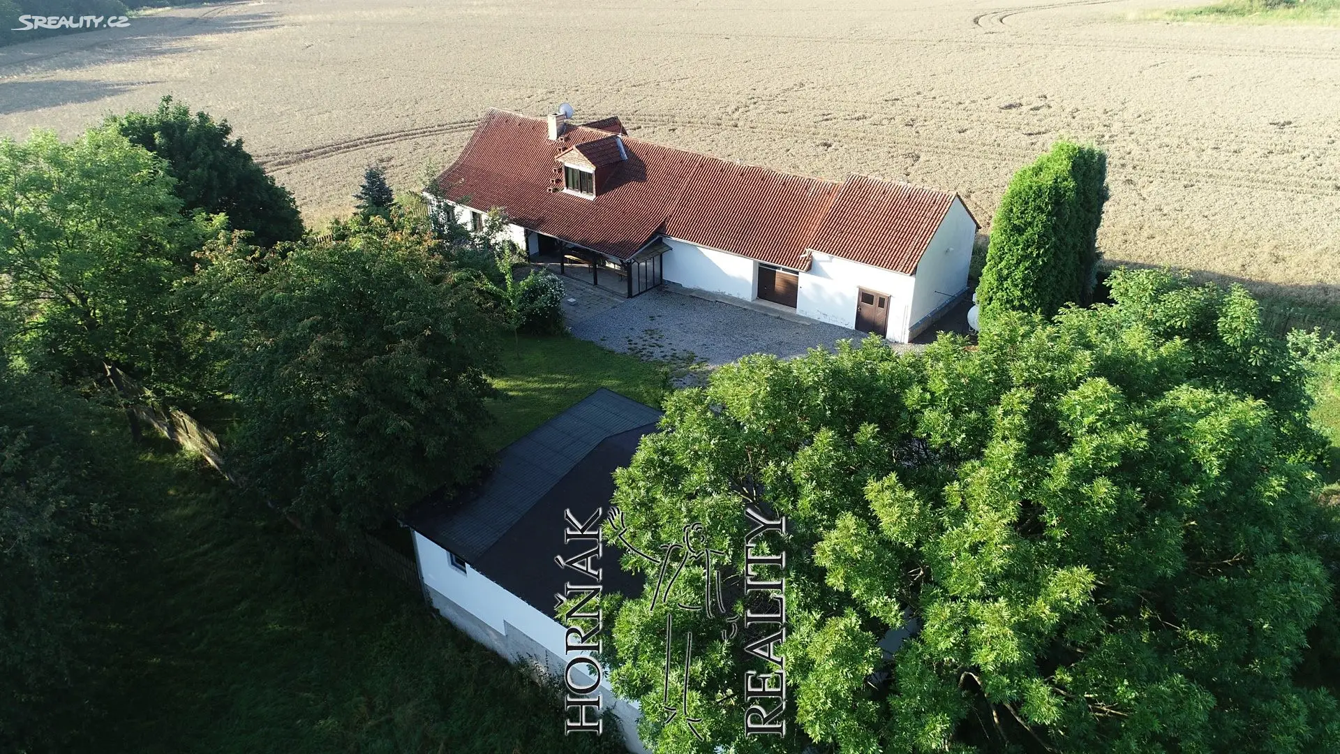 Prodej  rodinného domu 320 m², pozemek 2 225 m², Temelín - Zvěrkovice, okres České Budějovice