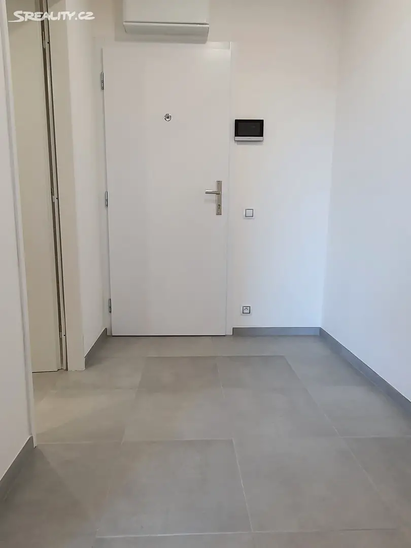 Pronájem bytu 1+kk 32 m², Na Petynce, Praha 6 - Břevnov