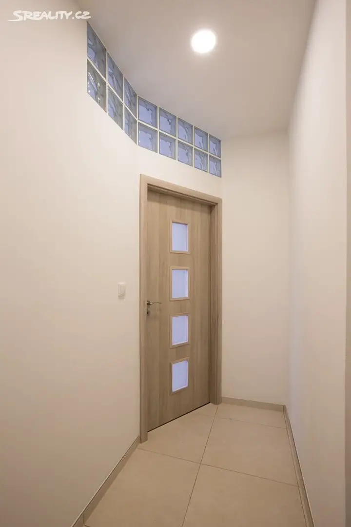 Pronájem bytu 1+kk 31 m², U nových domů III, Praha 4 - Krč