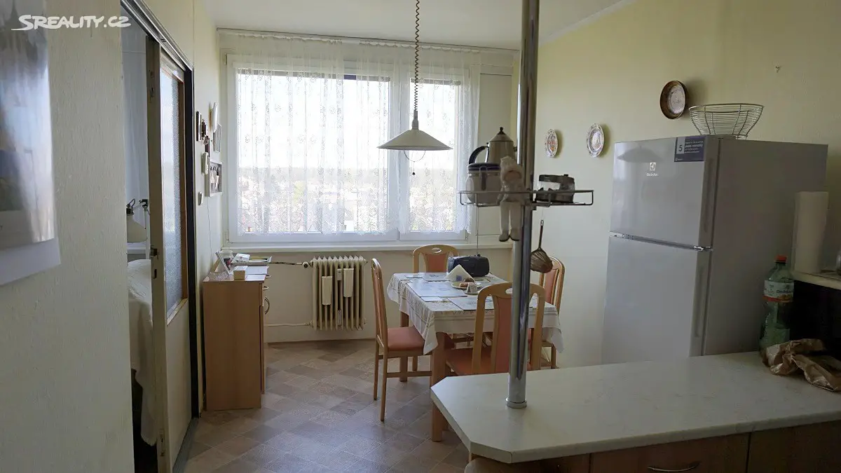 Prodej bytu 3+1 67 m², Vodárenská, Kladno - Kročehlavy