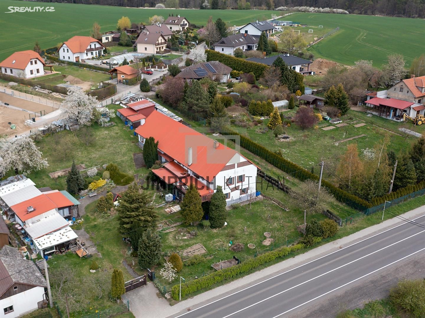 Prodej  vícegeneračního domu 388 m², pozemek 3 621 m², Chotýšany - Křemení, okres Benešov