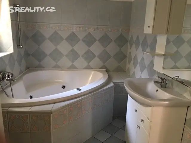 Pronájem bytu 2+1 80 m², Zdobnická, Praha - Kyje