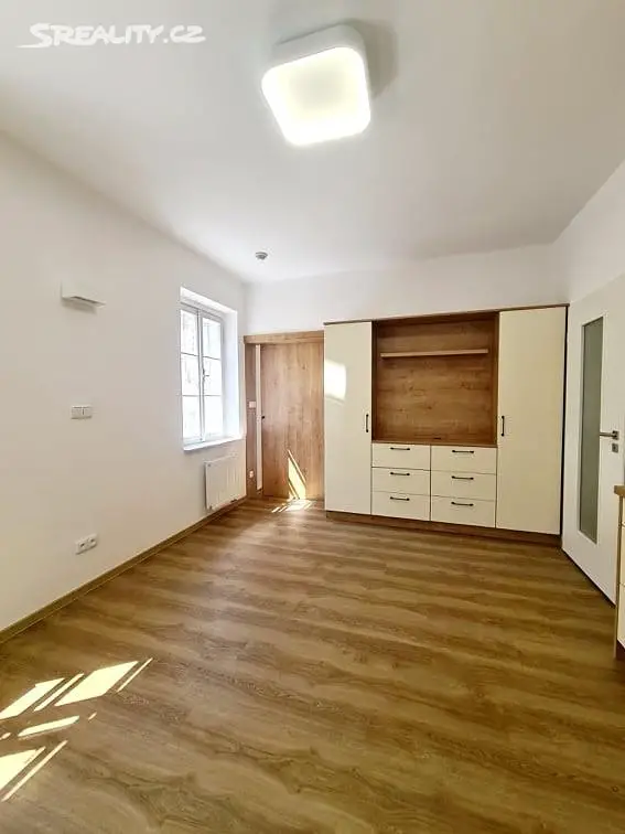 Pronájem bytu 2+kk 32 m², Hroznová, České Budějovice - České Budějovice 1