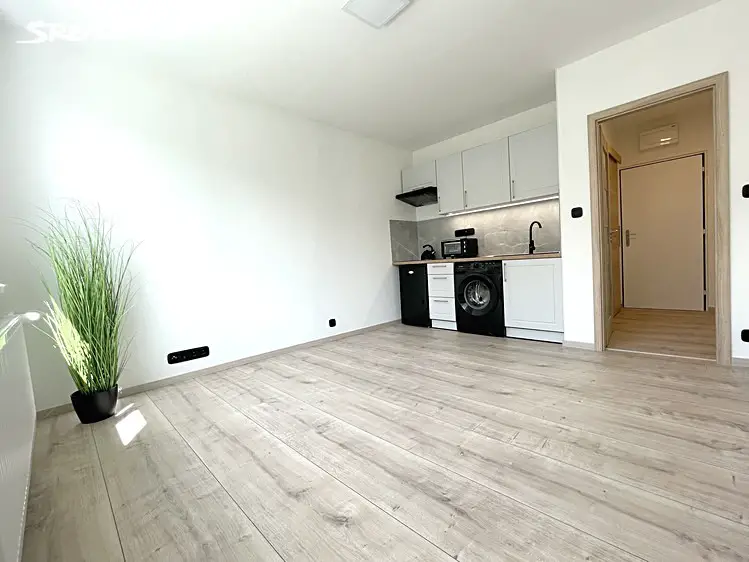 Pronájem bytu 1+kk 20 m², Družstevní, Kraslice