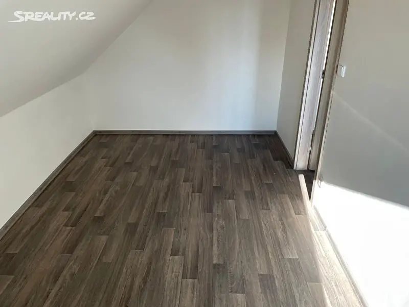 Pronájem bytu 3+kk 60 m², Světí, okres Hradec Králové